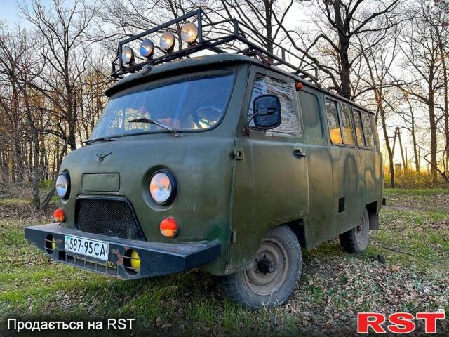 Зеленый УАЗ 452, объемом двигателя 25 л и пробегом 135 тыс. км за 1200 $, фото 1 на Automoto.ua
