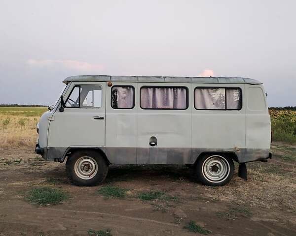 Серый УАЗ 452В, объемом двигателя 2.4 л и пробегом 42 тыс. км за 2900 $, фото 2 на Automoto.ua