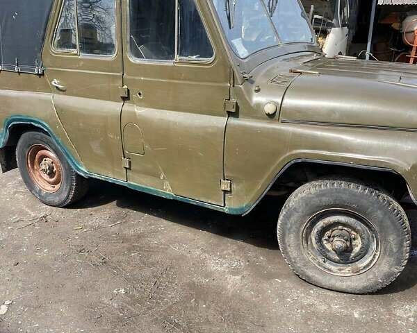 Зеленый УАЗ 469Б, объемом двигателя 2.45 л и пробегом 500 тыс. км за 1900 $, фото 1 на Automoto.ua