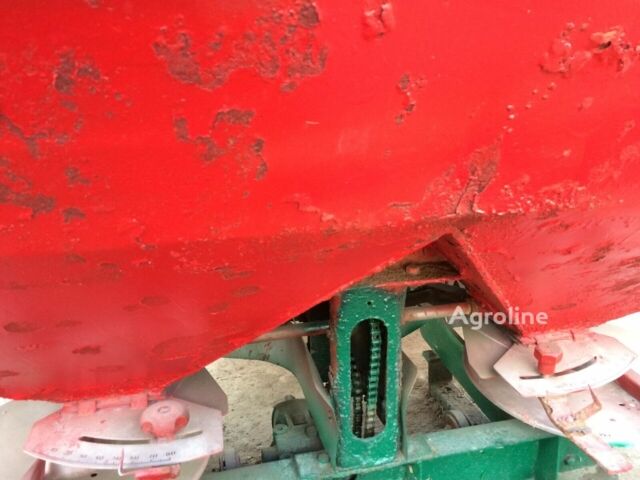 Червоний Уніа Другая, об'ємом двигуна 0 л та пробігом 0 тис. км за 25581 $, фото 3 на Automoto.ua