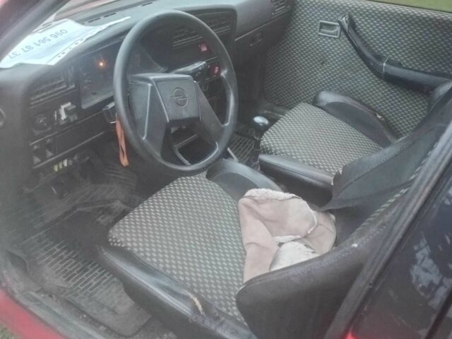 Красный ВАЗ 1111 Ока, объемом двигателя 2 л и пробегом 380 тыс. км за 700 $, фото 1 на Automoto.ua