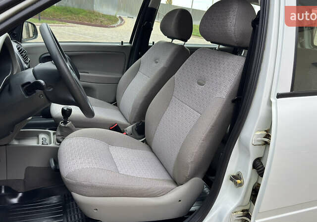 Білий ВАЗ 1117 Калина, об'ємом двигуна 1.4 л та пробігом 19 тис. км за 3590 $, фото 87 на Automoto.ua