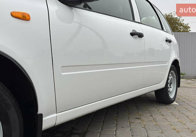 ВАЗ 1117 Калина 2009 в Кременчуге на Automoto.ua Белый ВАЗ 1117 Калина, объемом двигателя 1.4 л и пробегом 19 тыс. км за 3950 $, фото 75 на Automoto.ua