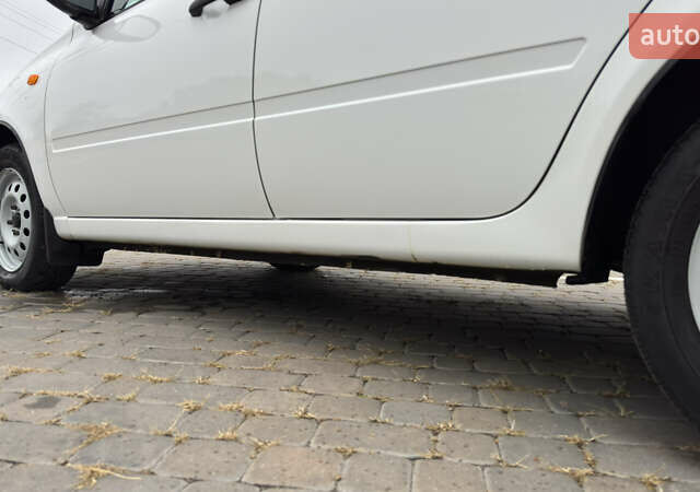 ВАЗ 1117 Калина 2009 в Кременчуге на Automoto.ua Белый ВАЗ 1117 Калина, объемом двигателя 1.4 л и пробегом 19 тыс. км за 3950 $, фото 67 на Automoto.ua