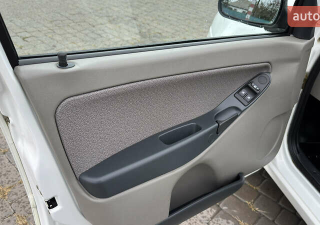 ВАЗ 1117 Калина 2009 в Кременчуге на Automoto.ua Белый ВАЗ 1117 Калина, объемом двигателя 1.4 л и пробегом 19 тыс. км за 3950 $, фото 81 на Automoto.ua