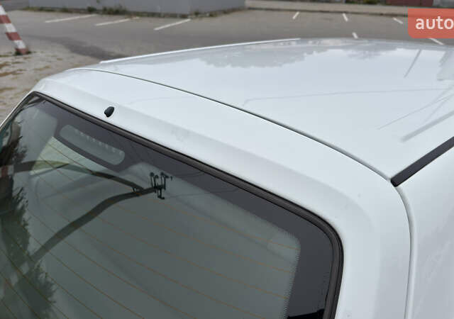 ВАЗ 1117 Калина 2009 в Кременчуге на Automoto.ua Белый ВАЗ 1117 Калина, объемом двигателя 1.4 л и пробегом 19 тыс. км за 3950 $, фото 49 на Automoto.ua