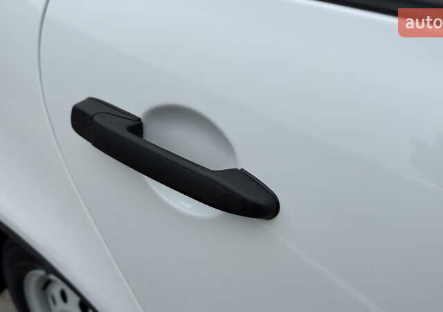 ВАЗ 1117 Калина 2009 в Кременчуге на Automoto.ua Белый ВАЗ 1117 Калина, объемом двигателя 1.4 л и пробегом 19 тыс. км за 3950 $, фото 42 на Automoto.ua