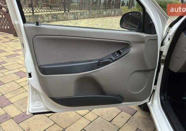 Белый ВАЗ 1117 Калина, объемом двигателя 1.4 л и пробегом 19 тыс. км за 3599 $, фото 81 на Automoto.ua