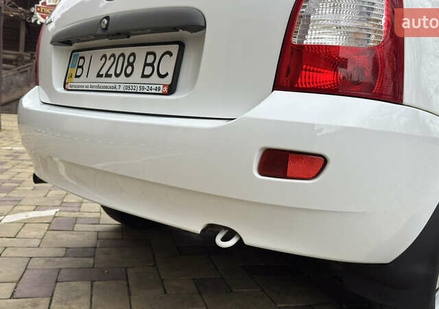 Белый ВАЗ 1117 Калина, объемом двигателя 1.4 л и пробегом 19 тыс. км за 3599 $, фото 57 на Automoto.ua