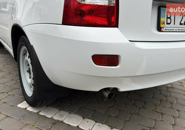 ВАЗ 1117 Калина 2009 в Кременчуге на Automoto.ua Белый ВАЗ 1117 Калина, объемом двигателя 1.4 л и пробегом 19 тыс. км за 3950 $, фото 54 на Automoto.ua