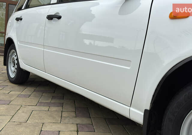 Белый ВАЗ 1117 Калина, объемом двигателя 1.4 л и пробегом 19 тыс. км за 3700 $, фото 40 на Automoto.ua