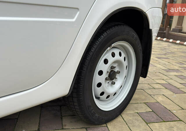 Белый ВАЗ 1117 Калина, объемом двигателя 1.4 л и пробегом 19 тыс. км за 3590 $, фото 77 на Automoto.ua