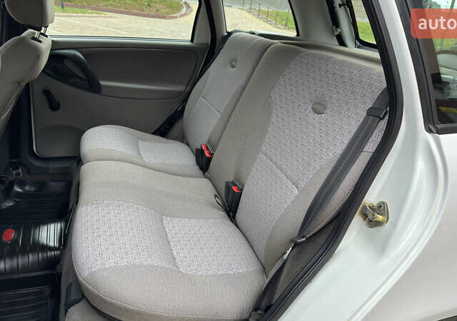 Белый ВАЗ 1117 Калина, объемом двигателя 1.4 л и пробегом 19 тыс. км за 3590 $, фото 119 на Automoto.ua