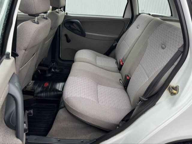 Белый ВАЗ 1117 Калина, объемом двигателя 1.4 л и пробегом 19 тыс. км за 3999 $, фото 19 на Automoto.ua