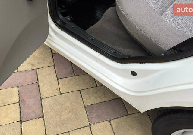 Білий ВАЗ 1117 Калина, об'ємом двигуна 1.4 л та пробігом 19 тис. км за 3950 $, фото 117 на Automoto.ua