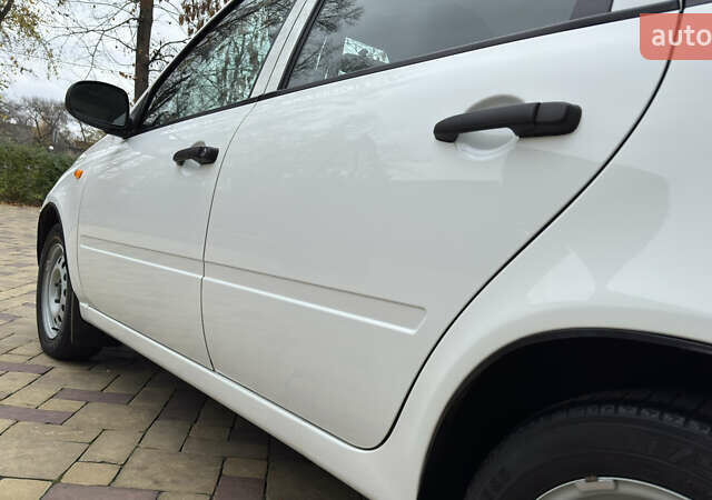 Білий ВАЗ 1117 Калина, об'ємом двигуна 1.4 л та пробігом 19 тис. км за 3590 $, фото 66 на Automoto.ua