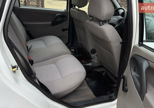 Белый ВАЗ 1117 Калина, объемом двигателя 1.4 л и пробегом 19 тыс. км за 3700 $, фото 129 на Automoto.ua