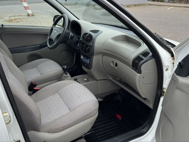 Белый ВАЗ 1117 Калина, объемом двигателя 1.4 л и пробегом 19 тыс. км за 3999 $, фото 21 на Automoto.ua