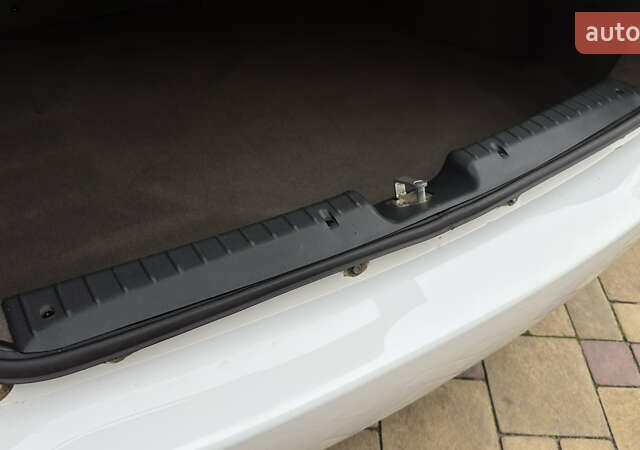 Белый ВАЗ 1117 Калина, объемом двигателя 1.4 л и пробегом 19 тыс. км за 3590 $, фото 158 на Automoto.ua