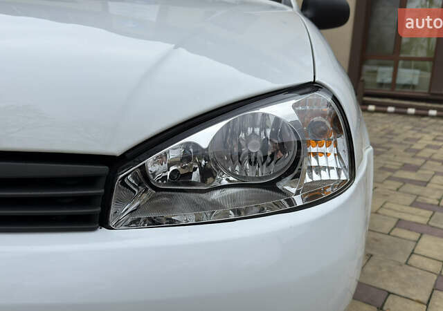 Білий ВАЗ 1117 Калина, об'ємом двигуна 1.4 л та пробігом 19 тис. км за 3950 $, фото 28 на Automoto.ua