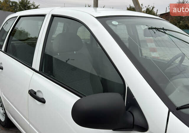 ВАЗ 1117 Калина 2009 в Кременчуге на Automoto.ua Белый ВАЗ 1117 Калина, объемом двигателя 1.4 л и пробегом 19 тыс. км за 4000 $, фото 35 на Automoto.ua