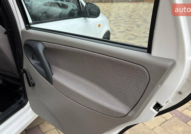 Белый ВАЗ 1117 Калина, объемом двигателя 1.4 л и пробегом 19 тыс. км за 3599 $, фото 126 на Automoto.ua