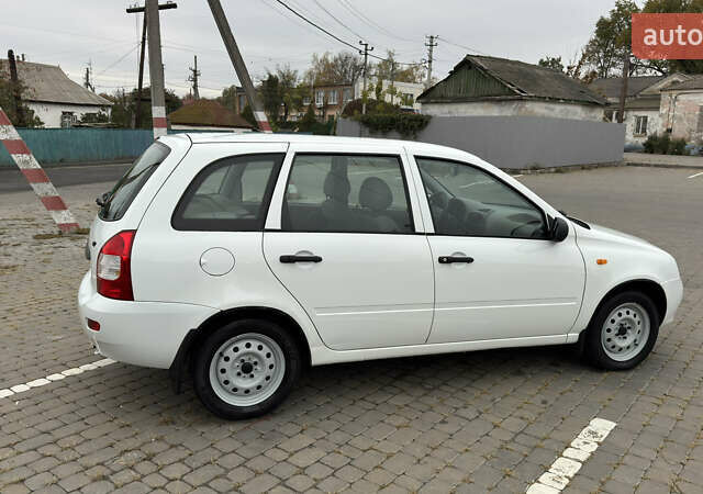 ВАЗ 1117 Калина 2009 в Кременчуге на Automoto.ua Белый ВАЗ 1117 Калина, объемом двигателя 1.4 л и пробегом 19 тыс. км за 3950 $, фото 13 на Automoto.ua