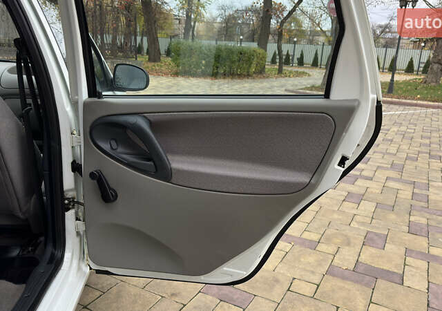 Белый ВАЗ 1117 Калина, объемом двигателя 1.4 л и пробегом 19 тыс. км за 3590 $, фото 124 на Automoto.ua