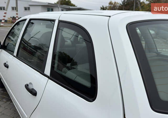 ВАЗ 1117 Калина 2009 в Кременчуге на Automoto.ua Белый ВАЗ 1117 Калина, объемом двигателя 1.4 л и пробегом 19 тыс. км за 3950 $, фото 61 на Automoto.ua