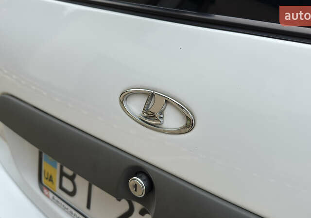 Белый ВАЗ 1117 Калина, объемом двигателя 1.4 л и пробегом 19 тыс. км за 3700 $, фото 59 на Automoto.ua