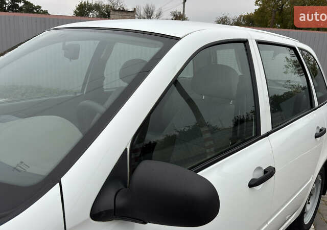 ВАЗ 1117 Калина 2009 в Кременчуге на Automoto.ua Белый ВАЗ 1117 Калина, объемом двигателя 1.4 л и пробегом 19 тыс. км за 3950 $, фото 71 на Automoto.ua