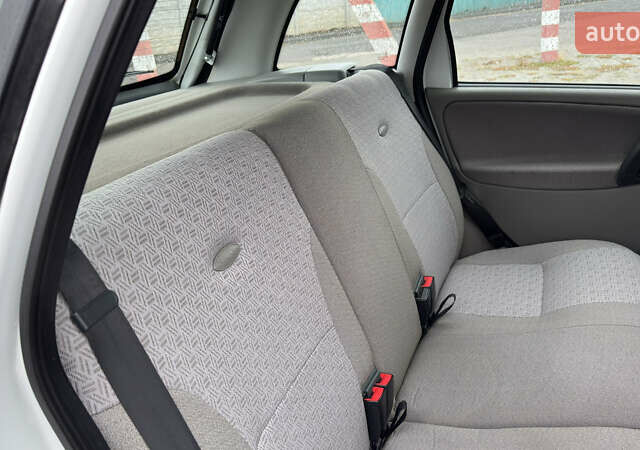 ВАЗ 1117 Калина 2009 в Кременчуге на Automoto.ua Белый ВАЗ 1117 Калина, объемом двигателя 1.4 л и пробегом 19 тыс. км за 3950 $, фото 118 на Automoto.ua