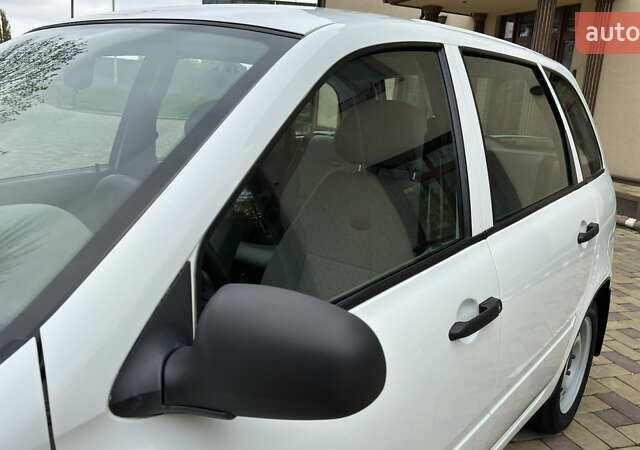 Белый ВАЗ 1117 Калина, объемом двигателя 1.4 л и пробегом 19 тыс. км за 3599 $, фото 73 на Automoto.ua