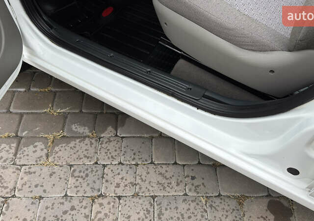 ВАЗ 1117 Калина 2009 в Кременчуге на Automoto.ua Белый ВАЗ 1117 Калина, объемом двигателя 1.4 л и пробегом 19 тыс. км за 3950 $, фото 83 на Automoto.ua