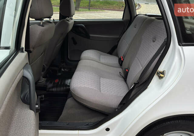 Белый ВАЗ 1117 Калина, объемом двигателя 1.4 л и пробегом 19 тыс. км за 3590 $, фото 118 на Automoto.ua