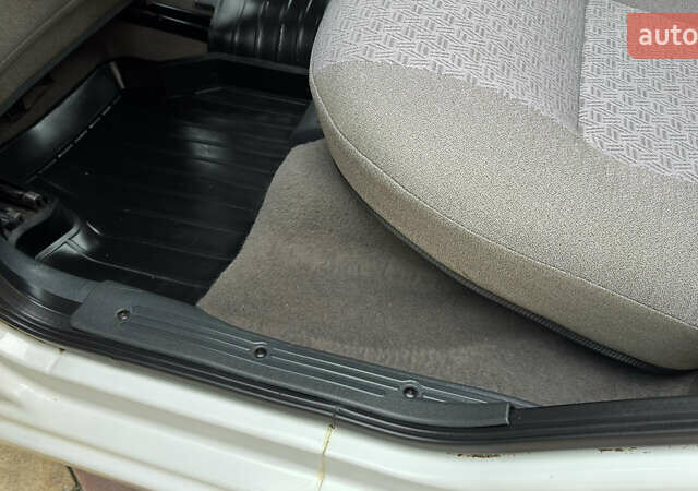 Белый ВАЗ 1117 Калина, объемом двигателя 1.4 л и пробегом 19 тыс. км за 3590 $, фото 121 на Automoto.ua