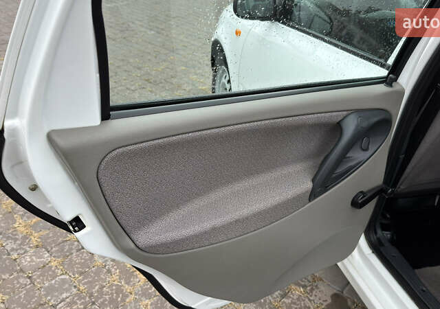 ВАЗ 1117 Калина 2009 в Кременчуге на Automoto.ua Белый ВАЗ 1117 Калина, объемом двигателя 1.4 л и пробегом 19 тыс. км за 3950 $, фото 104 на Automoto.ua