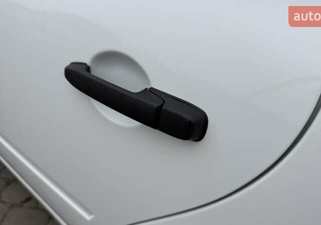 ВАЗ 1117 Калина 2009 в Кременчуге на Automoto.ua Белый ВАЗ 1117 Калина, объемом двигателя 1.4 л и пробегом 19 тыс. км за 3950 $, фото 68 на Automoto.ua