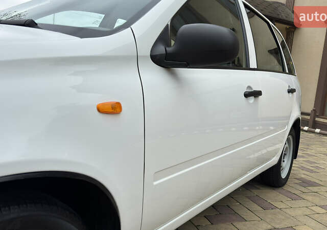 Білий ВАЗ 1117 Калина, об'ємом двигуна 1.4 л та пробігом 19 тис. км за 3950 $, фото 75 на Automoto.ua