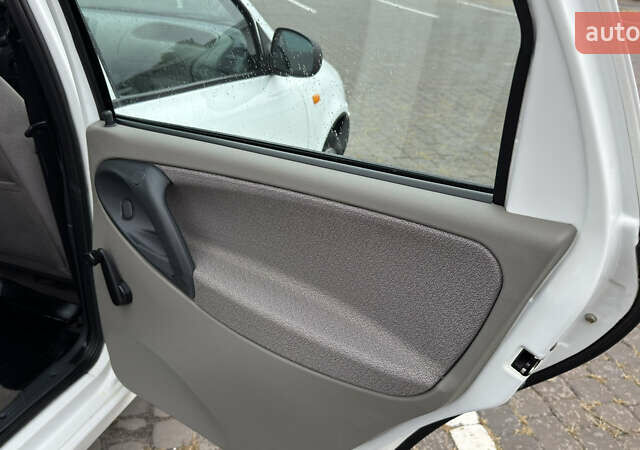 ВАЗ 1117 Калина 2009 в Кременчуге на Automoto.ua Белый ВАЗ 1117 Калина, объемом двигателя 1.4 л и пробегом 19 тыс. км за 3950 $, фото 113 на Automoto.ua