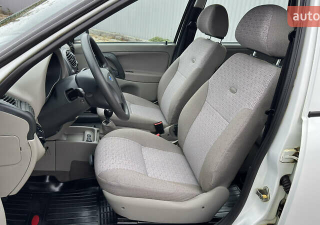 ВАЗ 1117 Калина 2009 в Кременчуге на Automoto.ua Белый ВАЗ 1117 Калина, объемом двигателя 1.4 л и пробегом 19 тыс. км за 3950 $, фото 85 на Automoto.ua