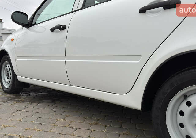 ВАЗ 1117 Калина 2009 в Кременчуге на Automoto.ua Белый ВАЗ 1117 Калина, объемом двигателя 1.4 л и пробегом 19 тыс. км за 3950 $, фото 66 на Automoto.ua