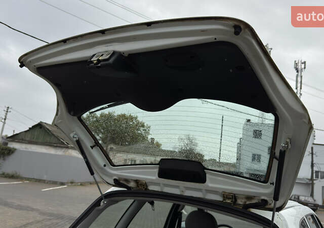 ВАЗ 1117 Калина 2009 в Кременчуге на Automoto.ua Белый ВАЗ 1117 Калина, объемом двигателя 1.4 л и пробегом 19 тыс. км за 3950 $, фото 138 на Automoto.ua