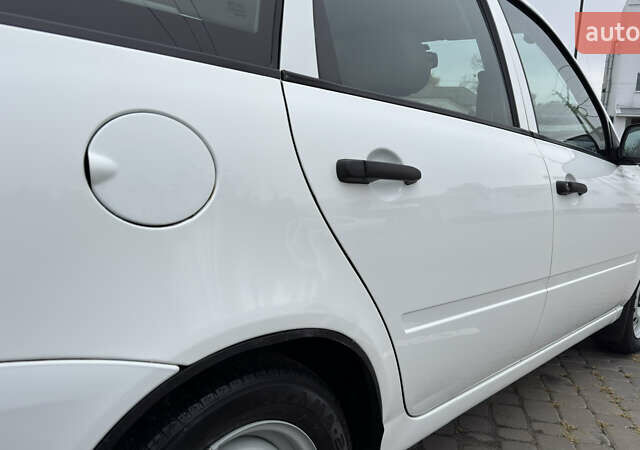 ВАЗ 1117 Калина 2009 в Кременчуге на Automoto.ua Белый ВАЗ 1117 Калина, объемом двигателя 1.4 л и пробегом 19 тыс. км за 3950 $, фото 47 на Automoto.ua