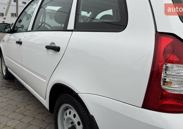 ВАЗ 1117 Калина 2009 в Кременчуге на Automoto.ua Белый ВАЗ 1117 Калина, объемом двигателя 1.4 л и пробегом 19 тыс. км за 3950 $, фото 62 на Automoto.ua