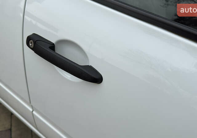 Білий ВАЗ 1117 Калина, об'ємом двигуна 1.4 л та пробігом 19 тис. км за 3950 $, фото 42 на Automoto.ua