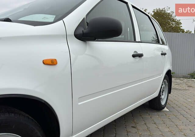 ВАЗ 1117 Калина 2009 в Кременчуге на Automoto.ua Белый ВАЗ 1117 Калина, объемом двигателя 1.4 л и пробегом 19 тыс. км за 3950 $, фото 74 на Automoto.ua