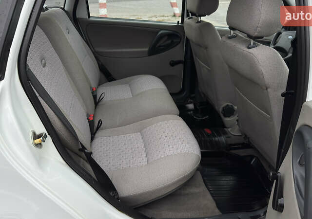 ВАЗ 1117 Калина 2009 в Кременчуге на Automoto.ua Белый ВАЗ 1117 Калина, объемом двигателя 1.4 л и пробегом 19 тыс. км за 3950 $, фото 116 на Automoto.ua