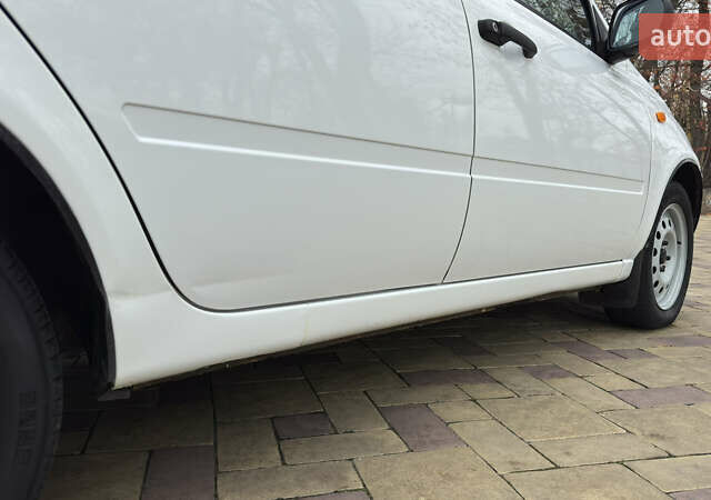 Белый ВАЗ 1117 Калина, объемом двигателя 1.4 л и пробегом 19 тыс. км за 3700 $, фото 50 на Automoto.ua