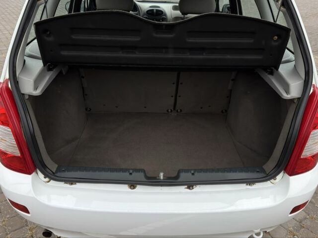 Белый ВАЗ 1117 Калина, объемом двигателя 1.4 л и пробегом 19 тыс. км за 3999 $, фото 23 на Automoto.ua